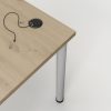 Roble Amazonas_Escritorio Alto_Pasacables_Patas Blancas_Detalle