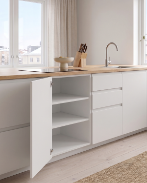 Mueble bajo con puerta y baldas