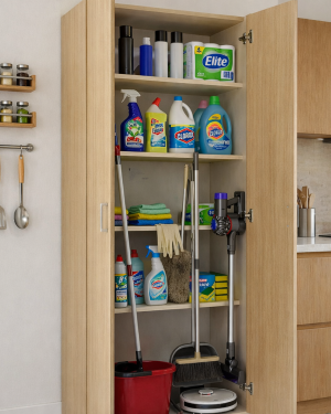 Mueble para productos de limpieza a medida