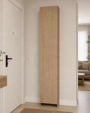Estructura estrecha para entrada con puerta y corte para rodapié